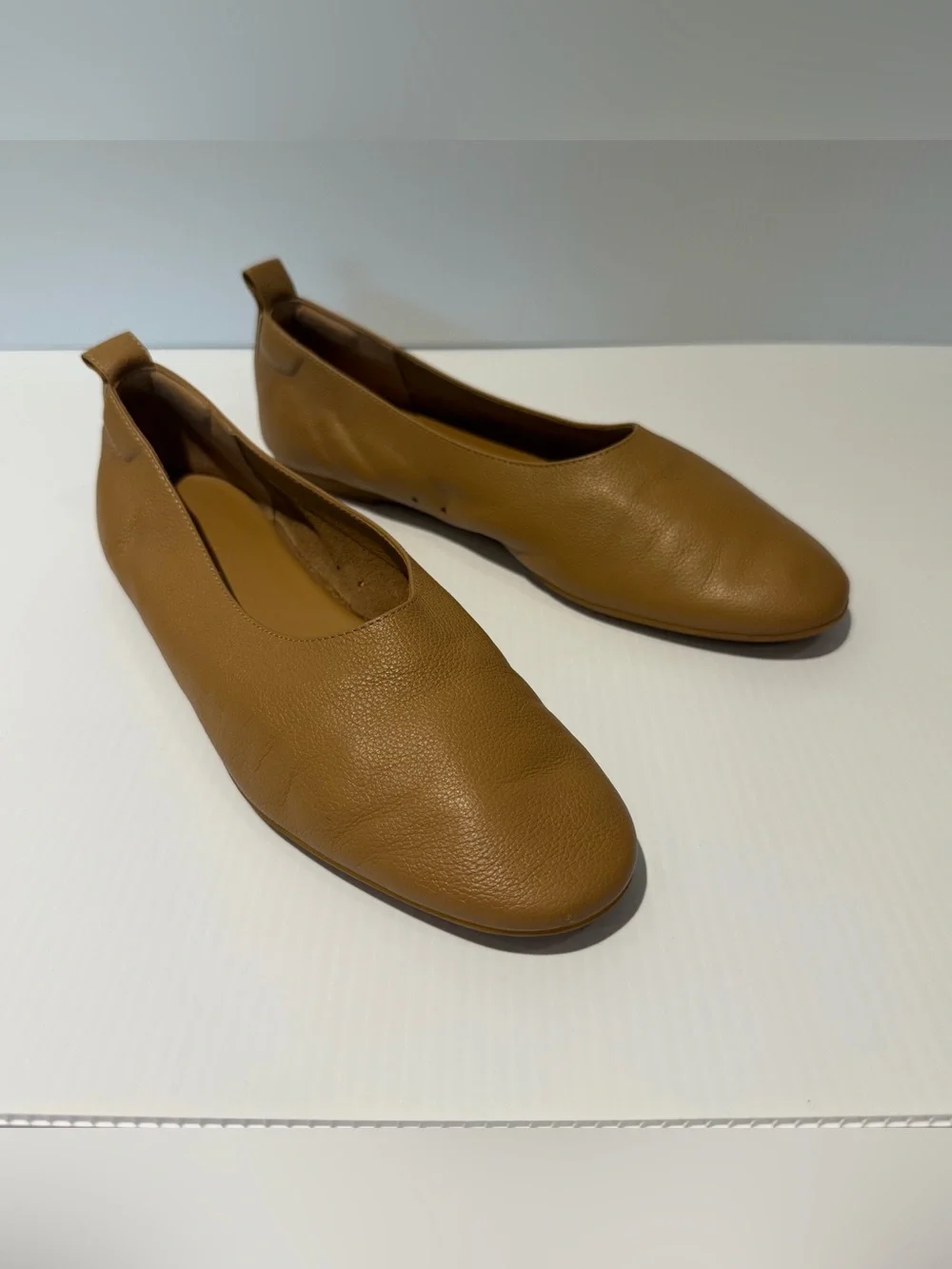 Everlane The Day Glove Narrow Fit Women’s Tan Leather Slip-On Ballet Flats